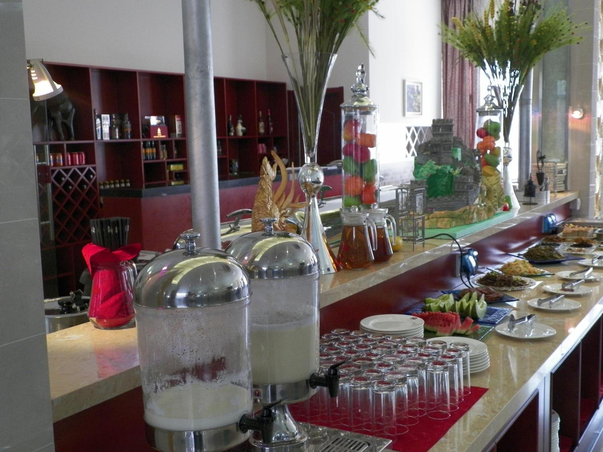 Soluxe Club International Hotel Nairobi Buitenkant foto
