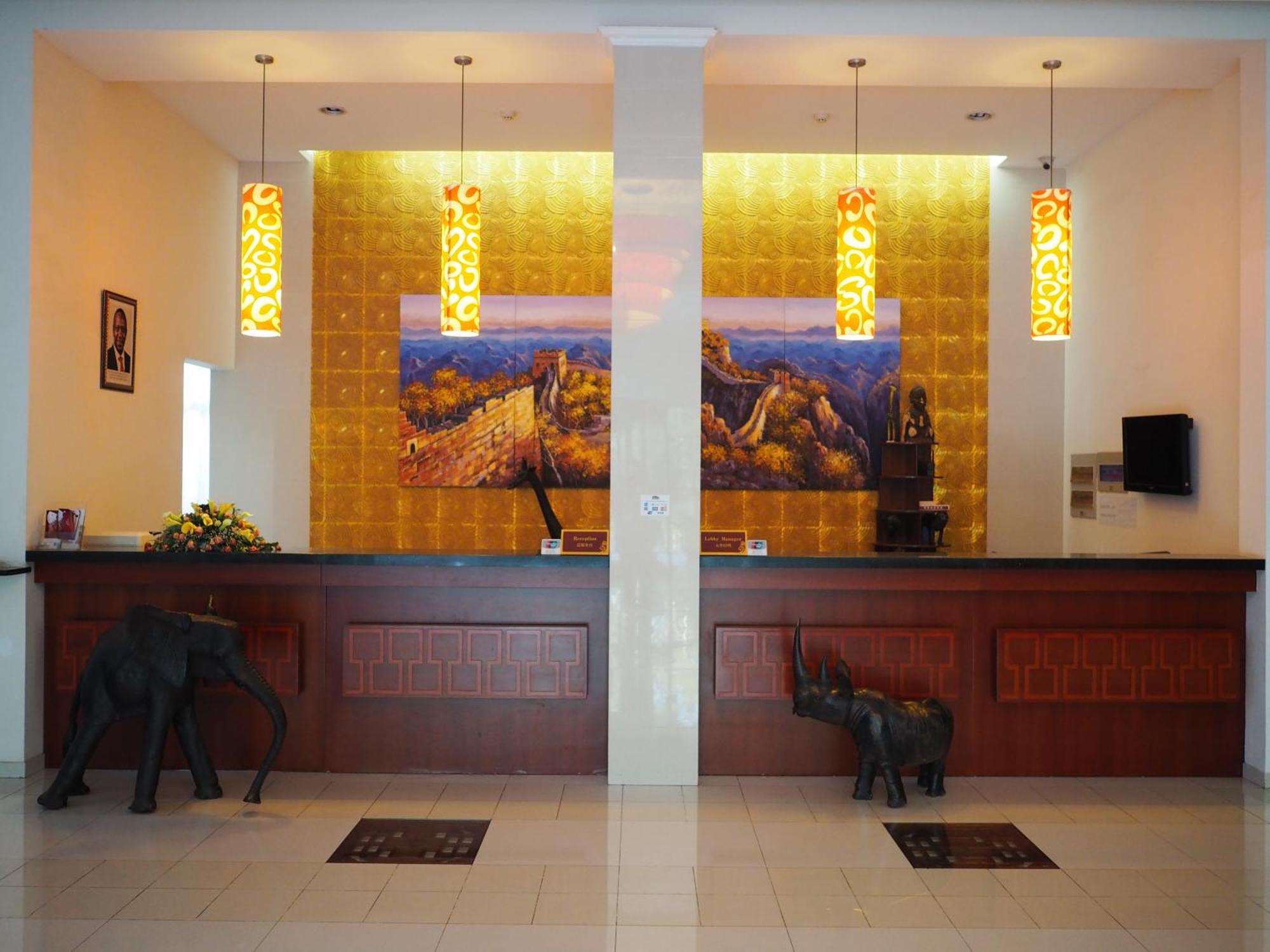 Soluxe Club International Hotel Nairobi Buitenkant foto