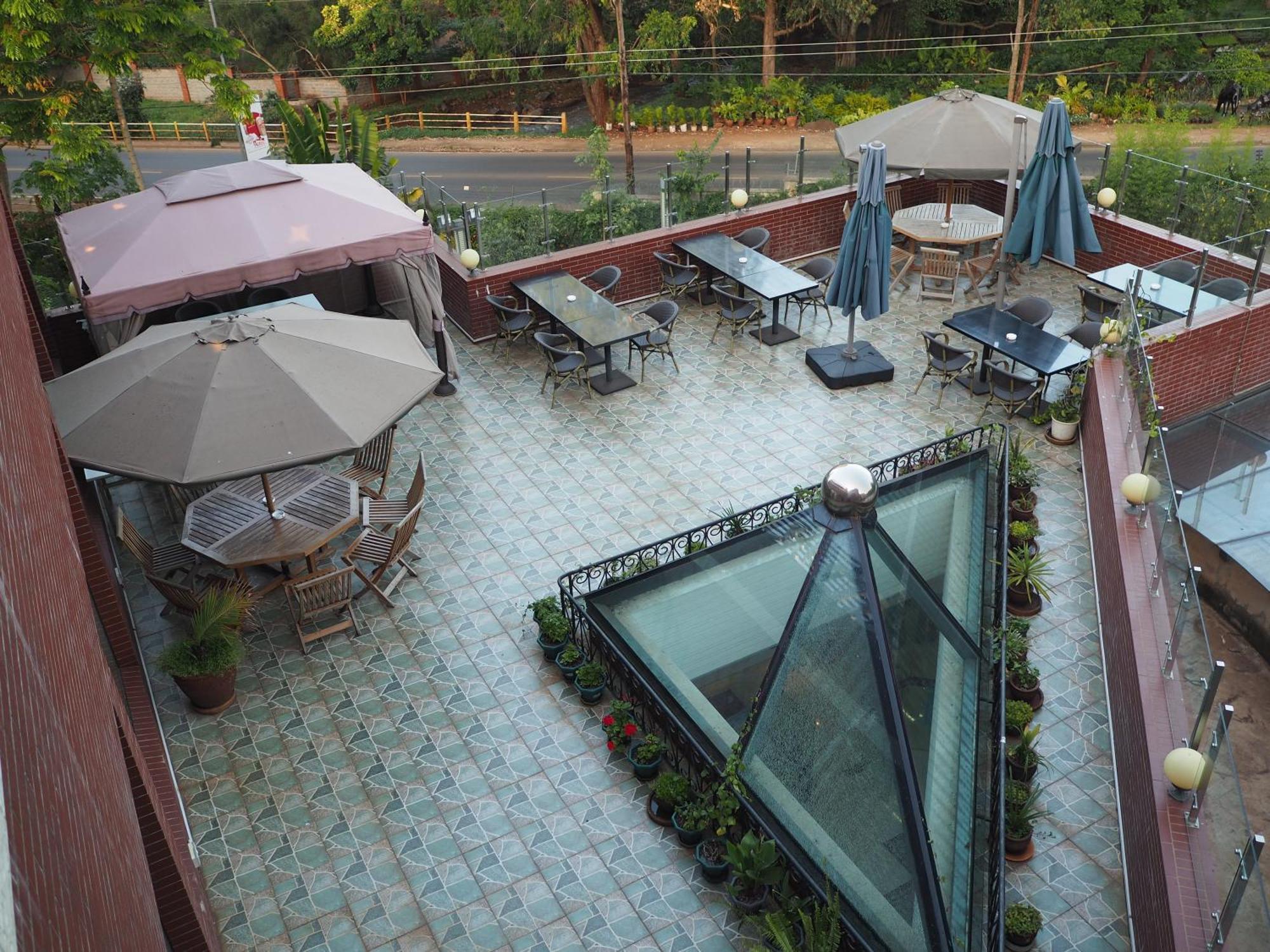 Soluxe Club International Hotel Nairobi Buitenkant foto