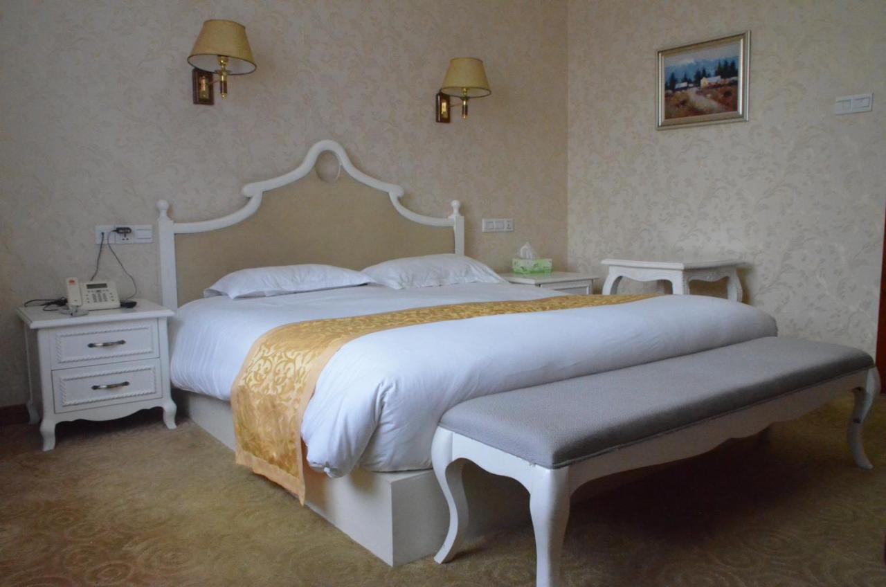 Soluxe Club International Hotel Nairobi Buitenkant foto