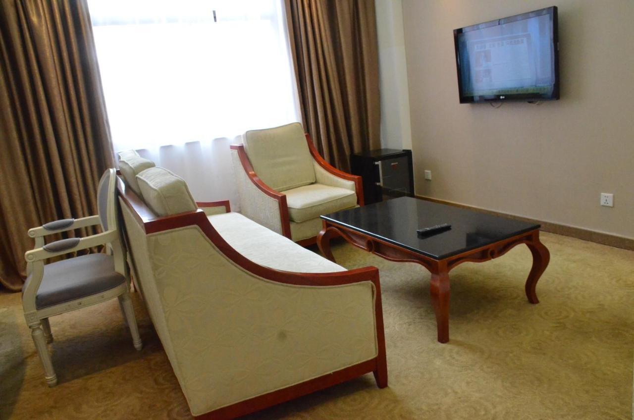 Soluxe Club International Hotel Nairobi Buitenkant foto